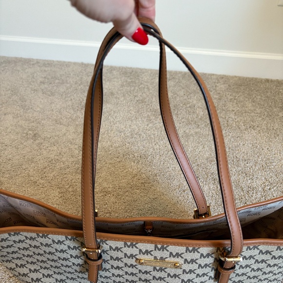 Michael Kors Monogram Brown Extra Large Tote Bag - Picture 3 of 8
